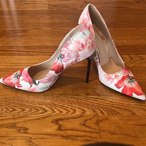 Le chateau size 9 - Picture 2 of 2